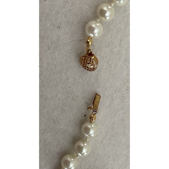 Vintage Knotted Pearl necklace, Glass Faux Pearls, Ivory 17.5” Heavy - Picture 4 of 6